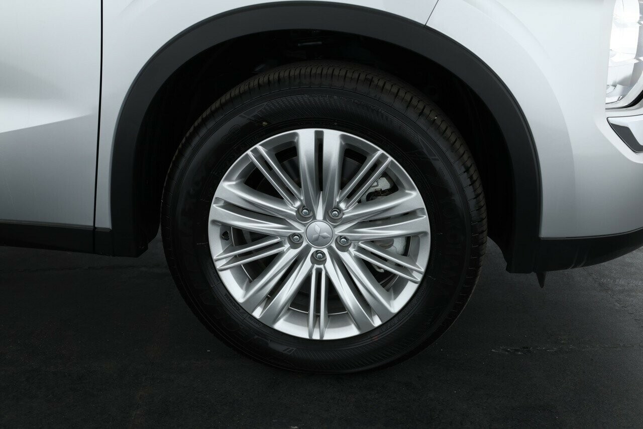 Mitsubishi Outlander image 3