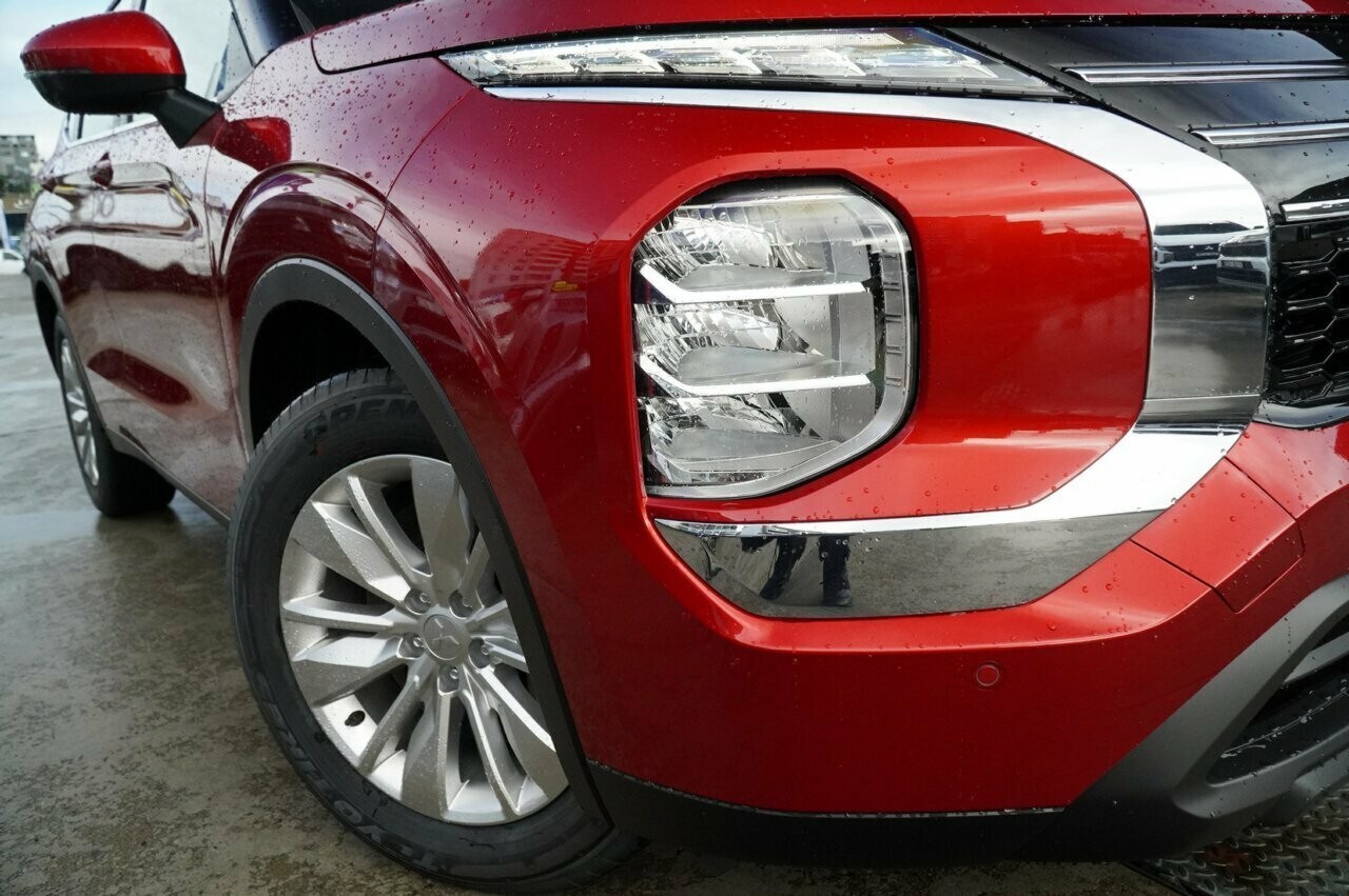 Mitsubishi Outlander image 2