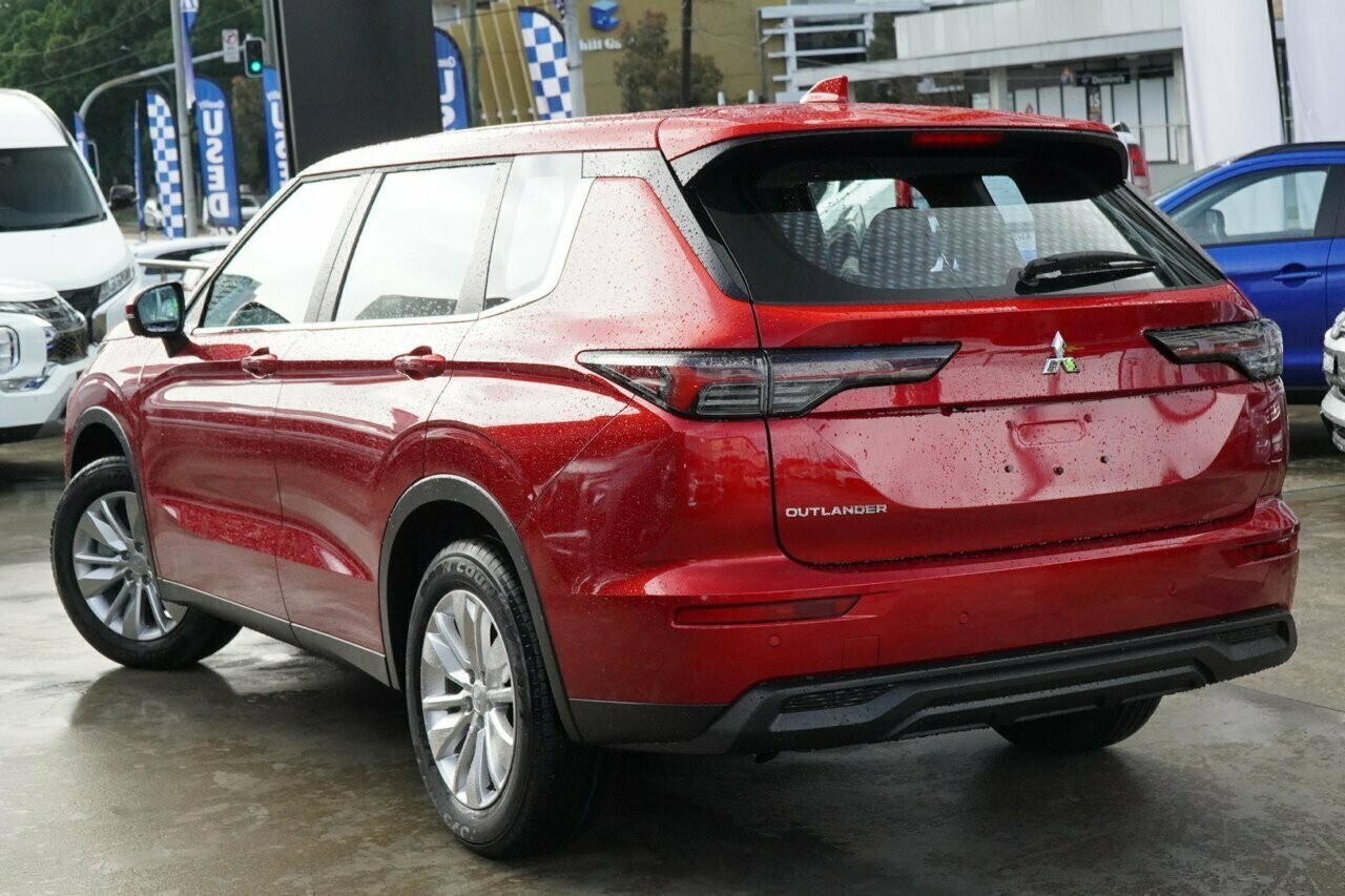 Mitsubishi Outlander image 3