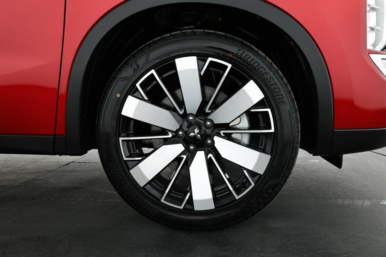Mitsubishi Outlander image 3