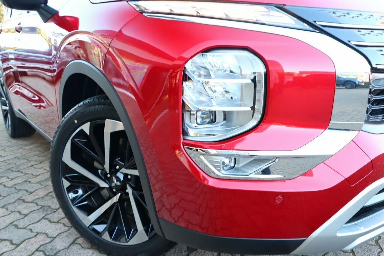 Mitsubishi Outlander image 2