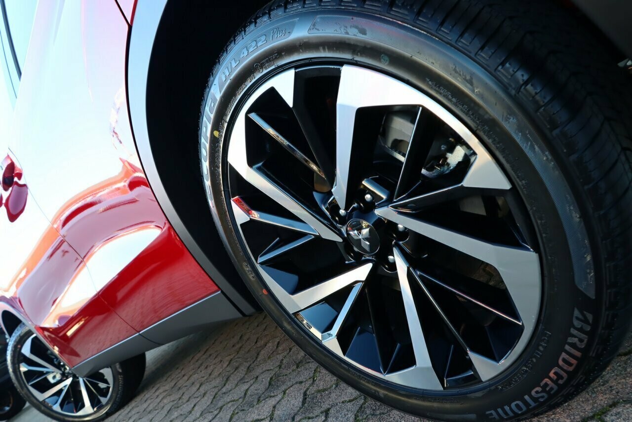 Mitsubishi Outlander image 4