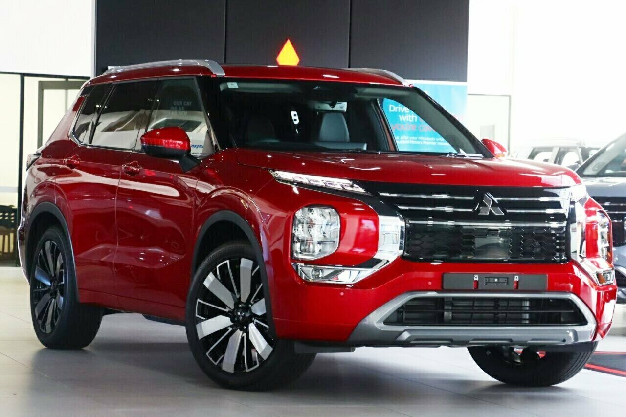 Mitsubishi Outlander image 1