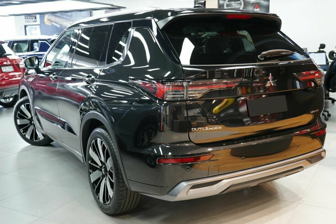 Mitsubishi Outlander image 3