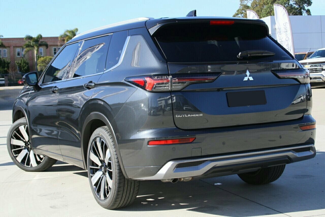 Mitsubishi Outlander image 3