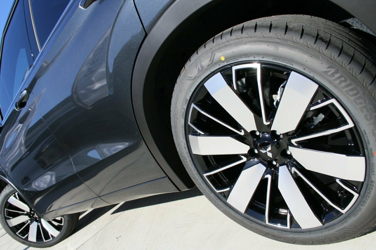 Mitsubishi Outlander image 4