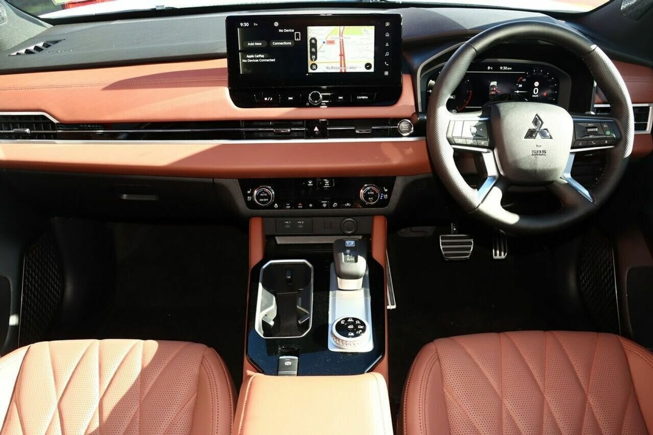 Mitsubishi Outlander image 3