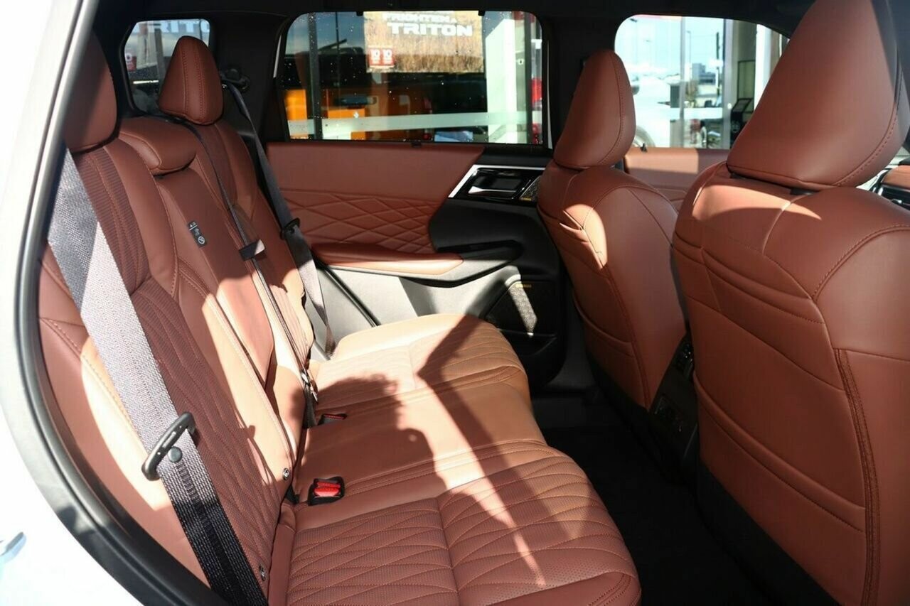 Mitsubishi Outlander image 4