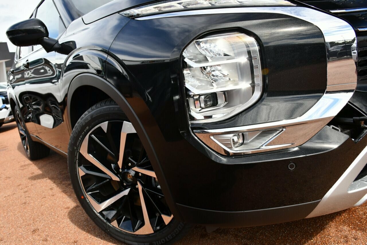 Mitsubishi Outlander image 2