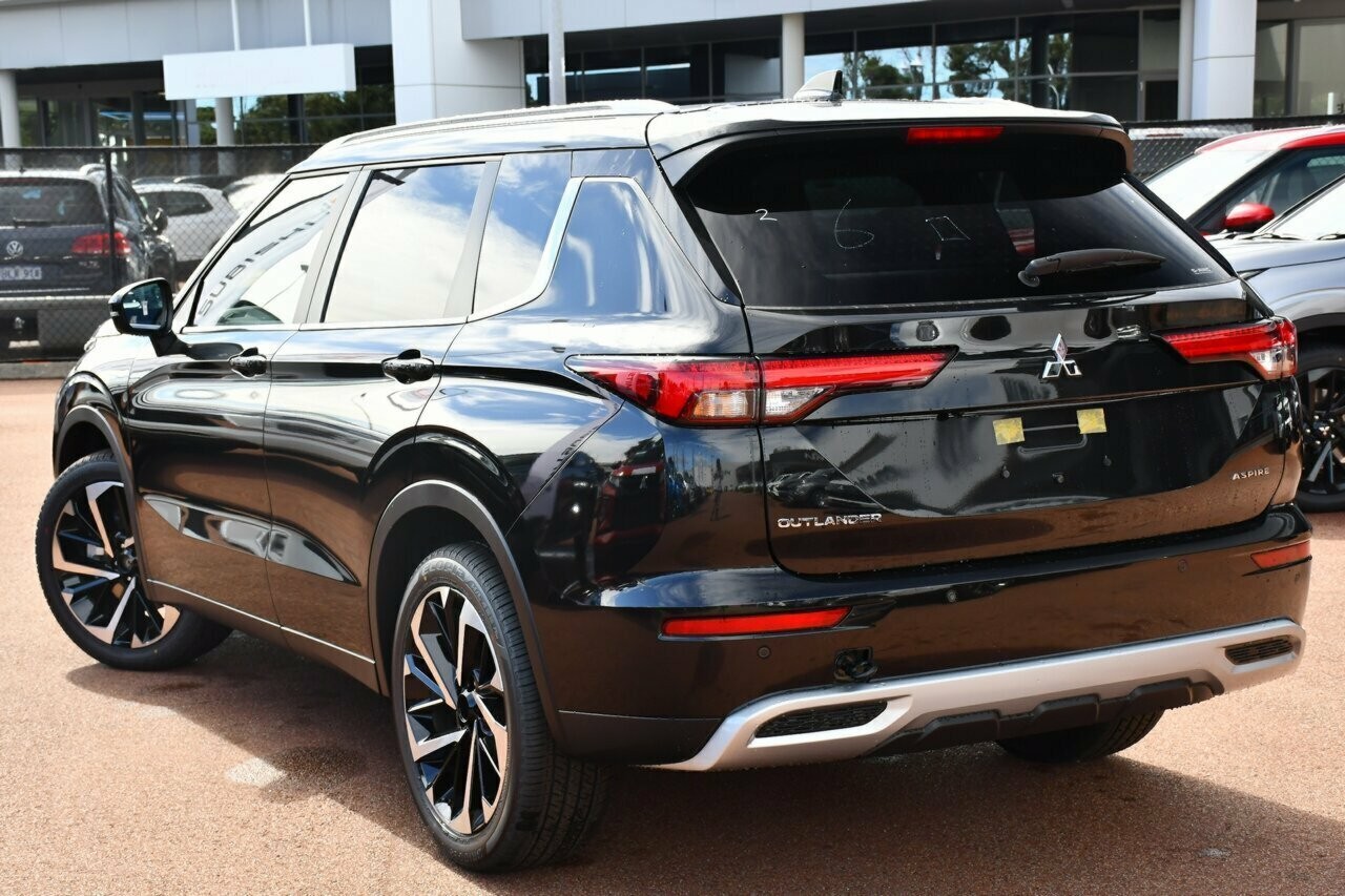 Mitsubishi Outlander image 3