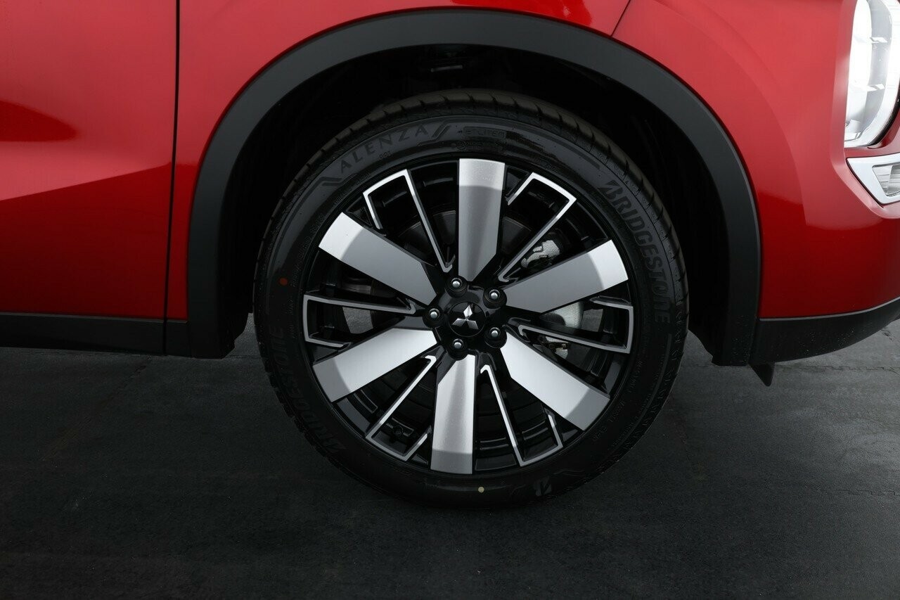 Mitsubishi Outlander image 3