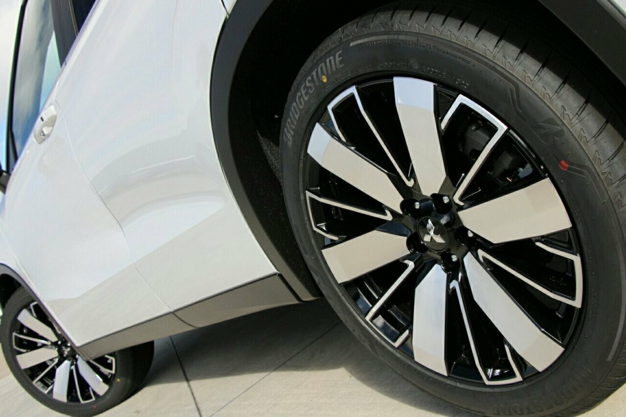 Mitsubishi Outlander image 4