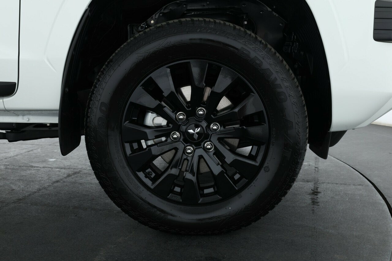 Mitsubishi Triton image 3
