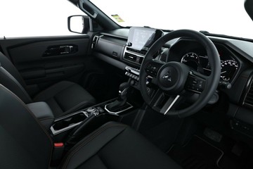 https://vehicle-cdn.autoleague.cloud/28156_3051843_18.jpg
