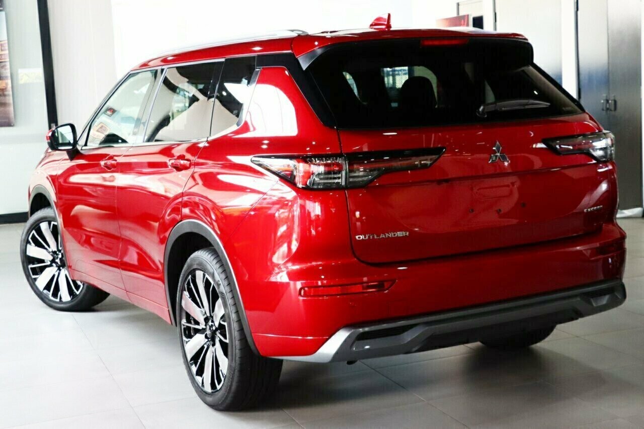 Mitsubishi Outlander image 3