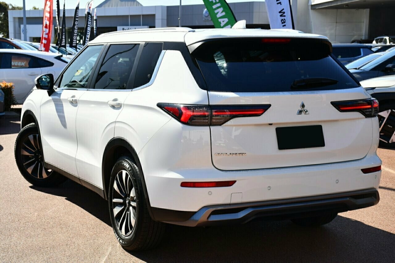 Mitsubishi Outlander image 3