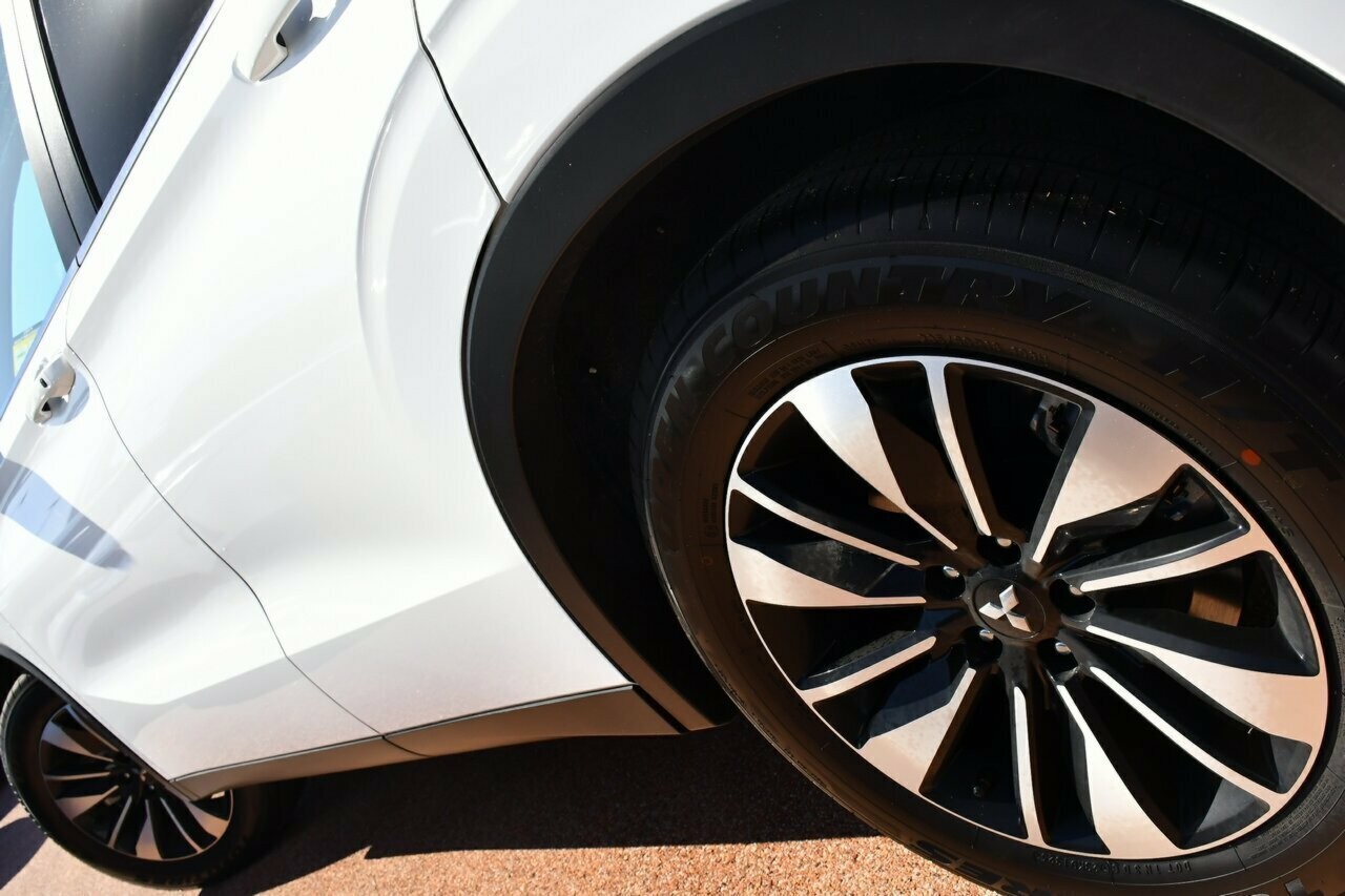 Mitsubishi Outlander image 4