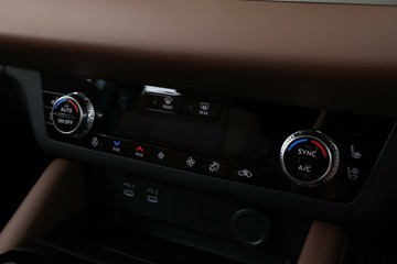 https://vehicle-cdn.autoleague.cloud/28156_3057625_28.jpg