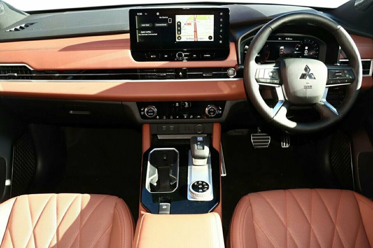 Mitsubishi Outlander image 3