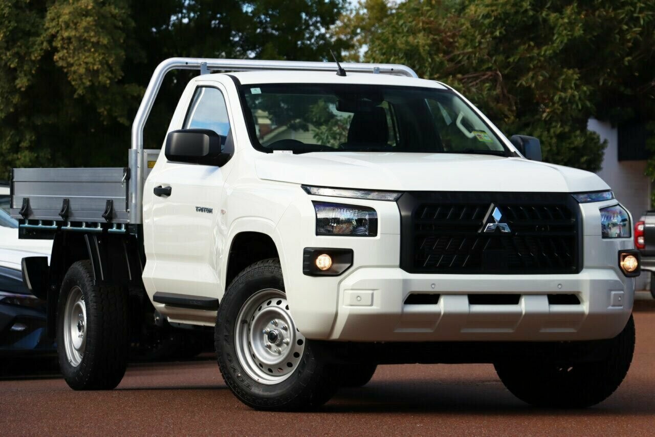 Mitsubishi Triton image 1