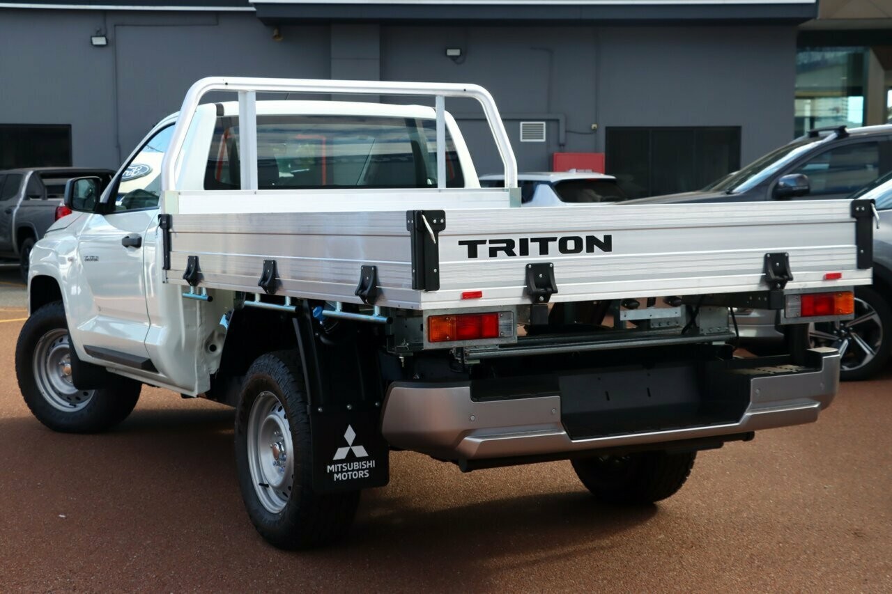 Mitsubishi Triton image 3