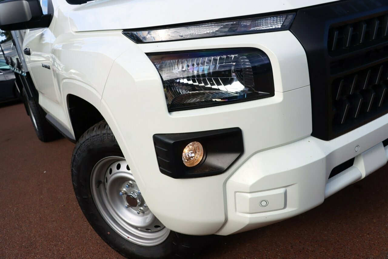 Mitsubishi Triton image 2