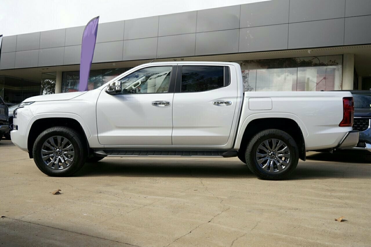 Mitsubishi Triton image 2