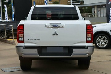 https://vehicle-cdn.autoleague.cloud/28156_3065821_18.jpg