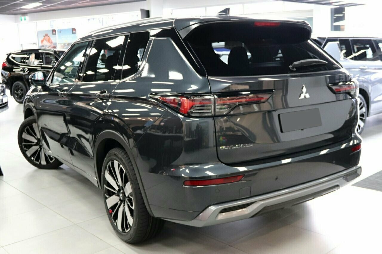 Mitsubishi Outlander image 3