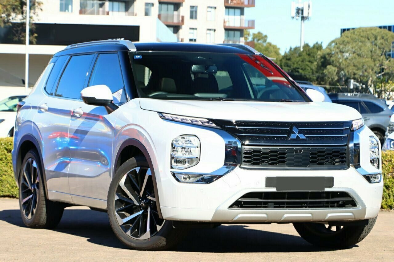 Mitsubishi Outlander image 1