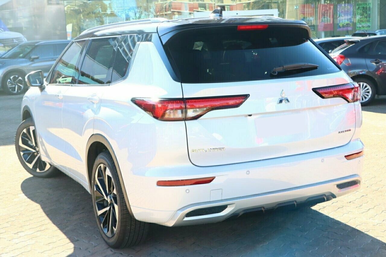 Mitsubishi Outlander image 3