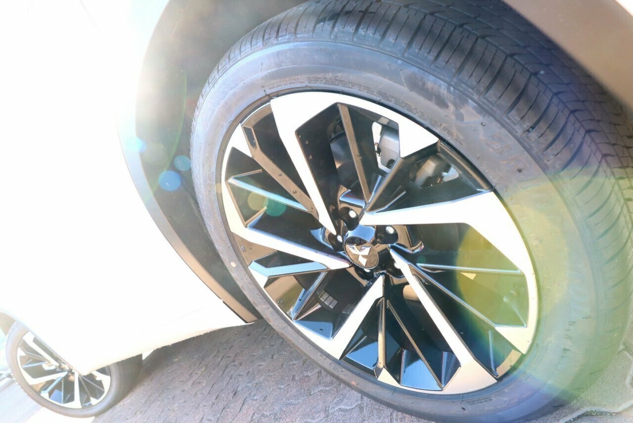 Mitsubishi Outlander image 4