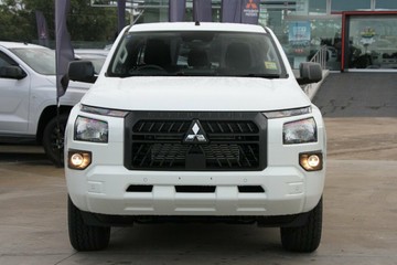 https://vehicle-cdn.autoleague.cloud/28156_3089332_10.jpg