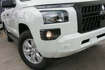 https://vehicle-cdn.autoleague.cloud/28156_3089332_2.jpg