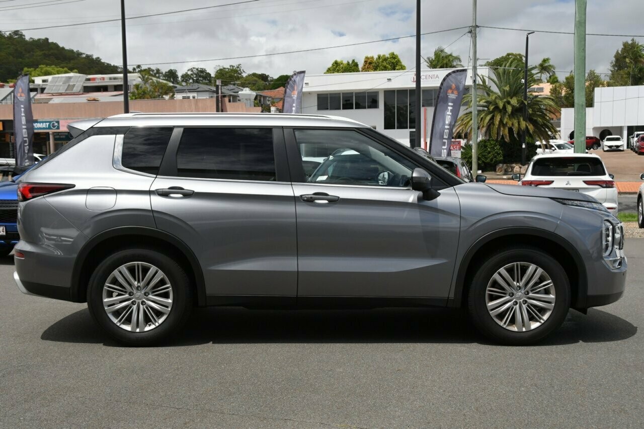 Mitsubishi Outlander image 2