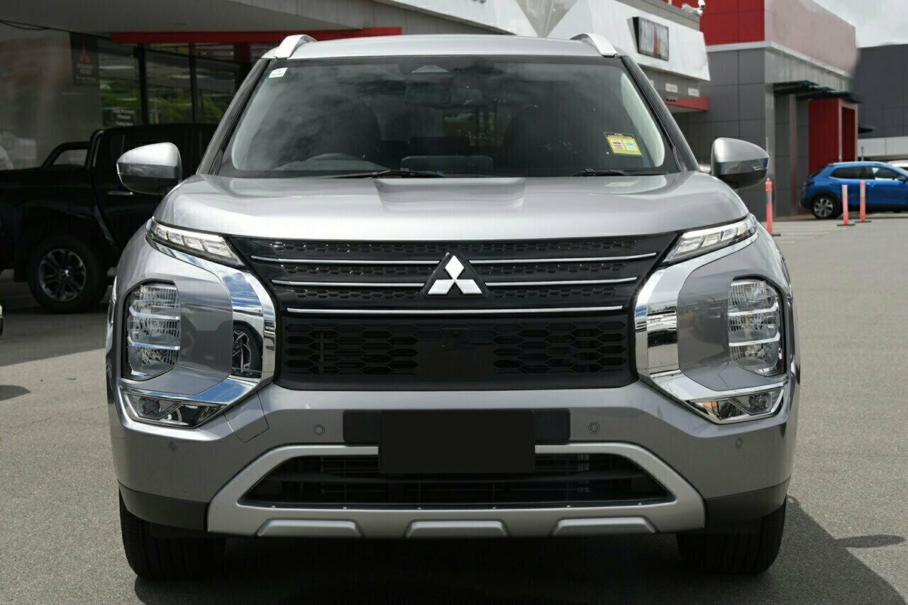 Mitsubishi Outlander image 4