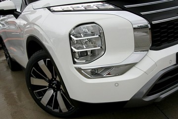 https://vehicle-cdn.autoleague.cloud/28156_3103670_2.jpg