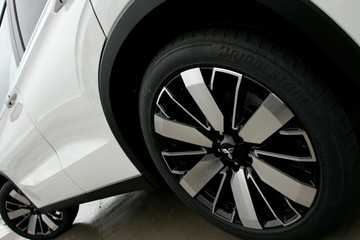 https://vehicle-cdn.autoleague.cloud/28156_3103670_4.jpg