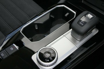 https://vehicle-cdn.autoleague.cloud/28156_3104844_11.jpg