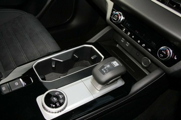 https://vehicle-cdn.autoleague.cloud/28156_3109172_11.jpg