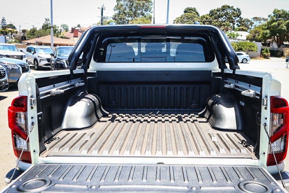 Nissan Navara image 3