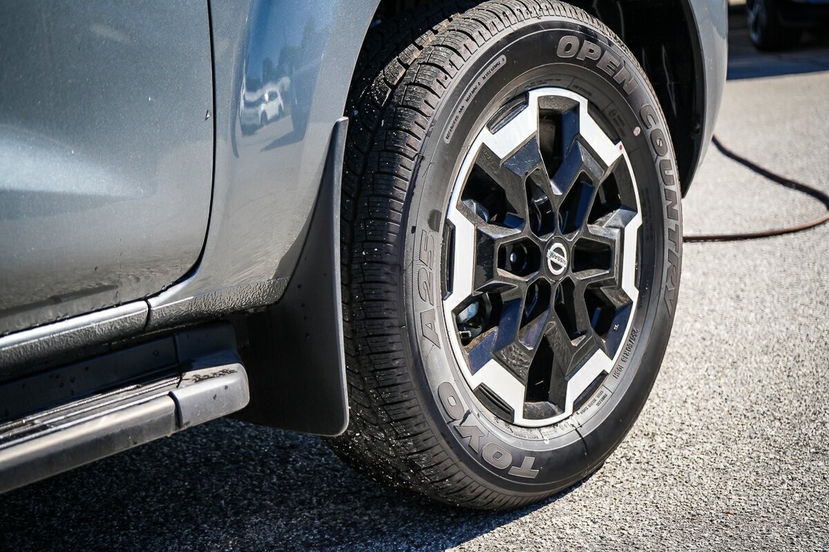 Nissan Navara image 4