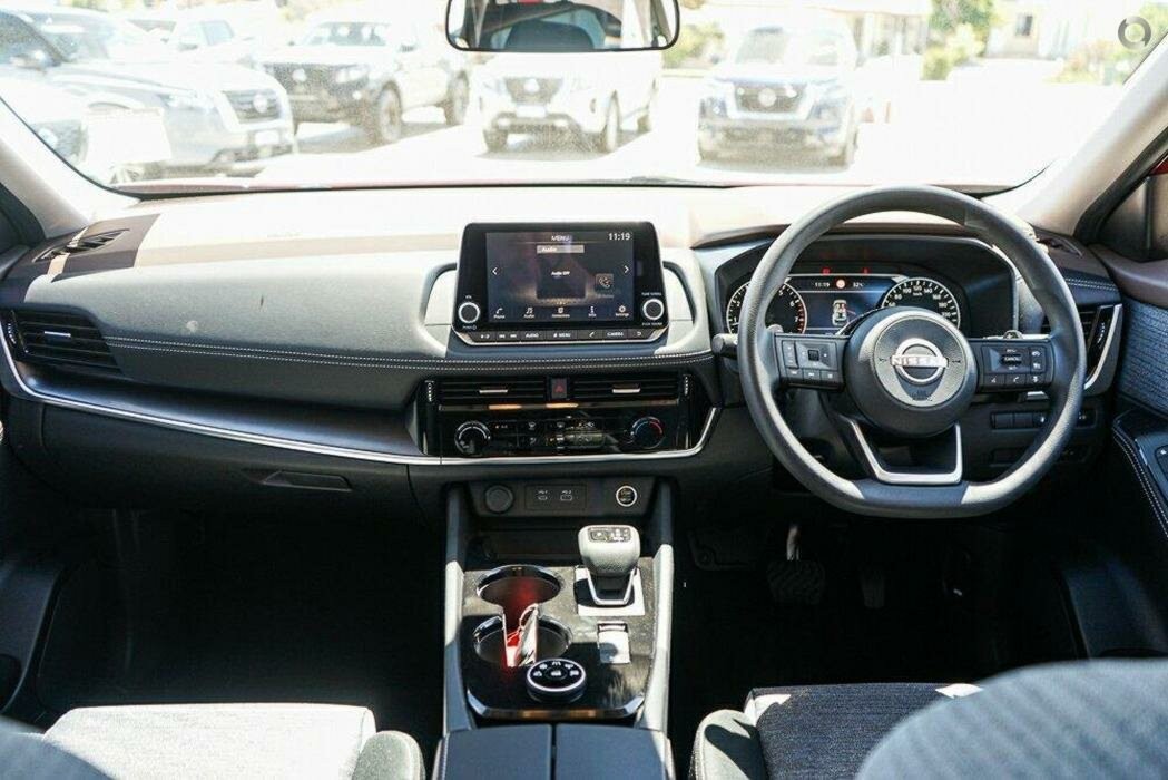 Nissan X-trail image 2