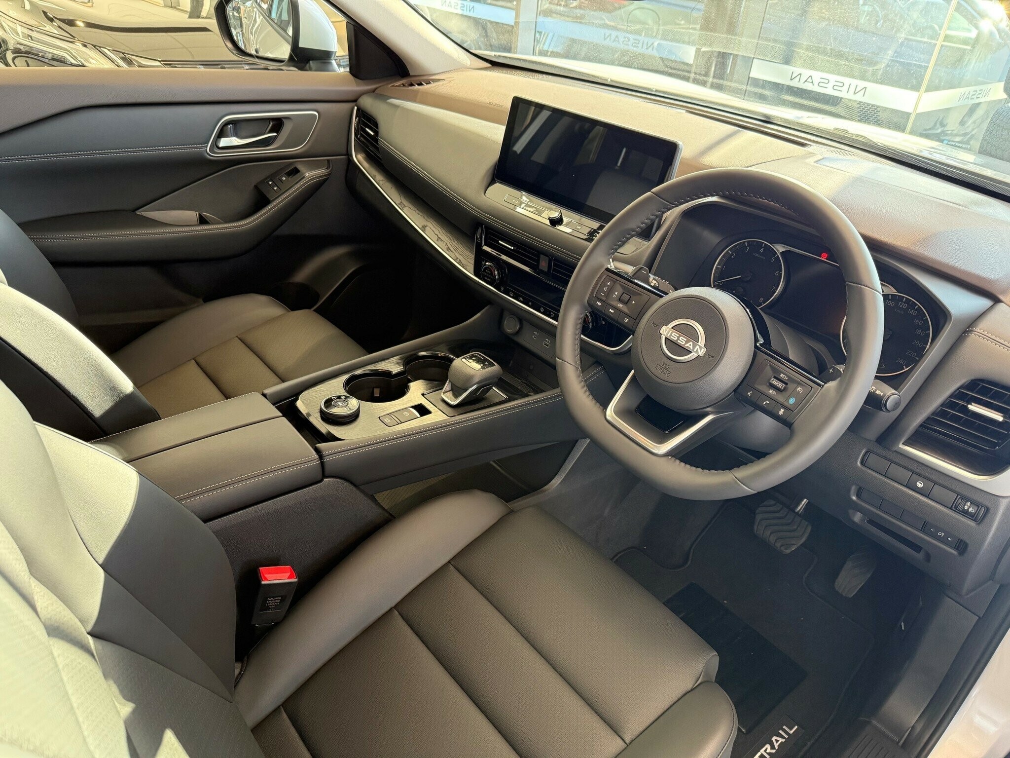 Nissan X-trail image 2
