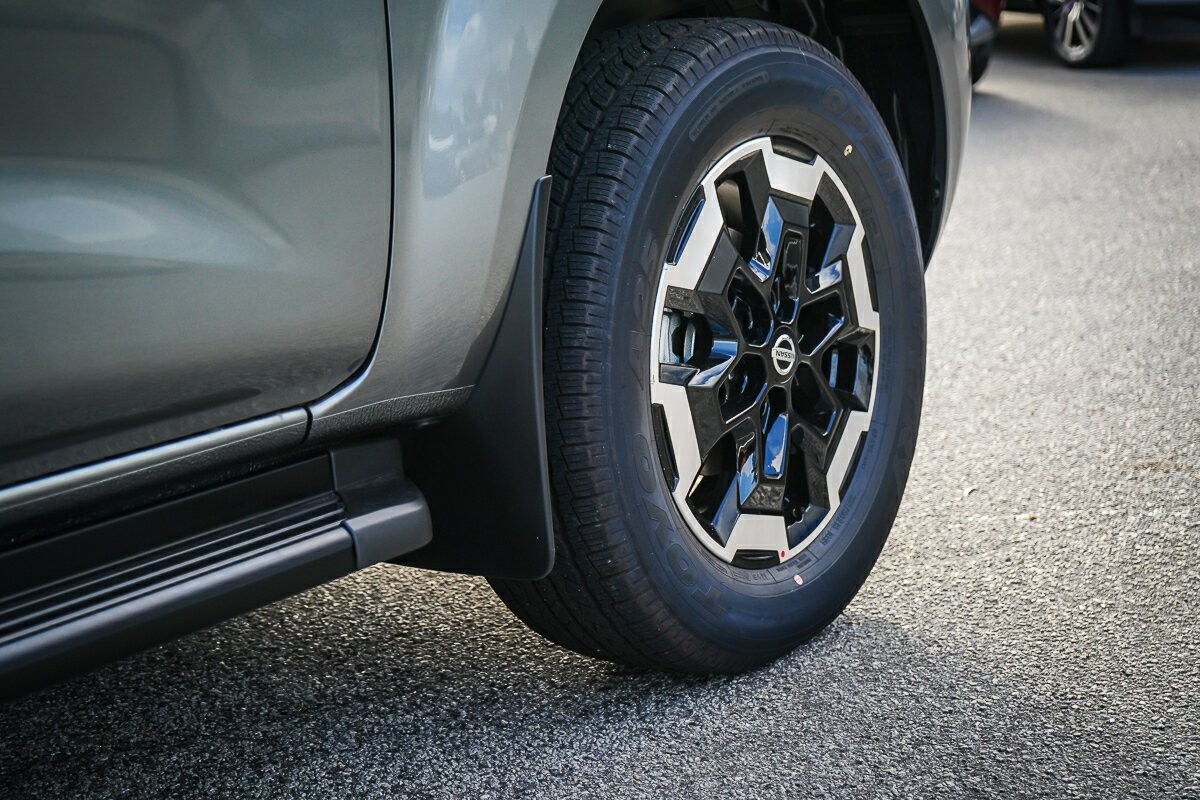Nissan Navara image 4