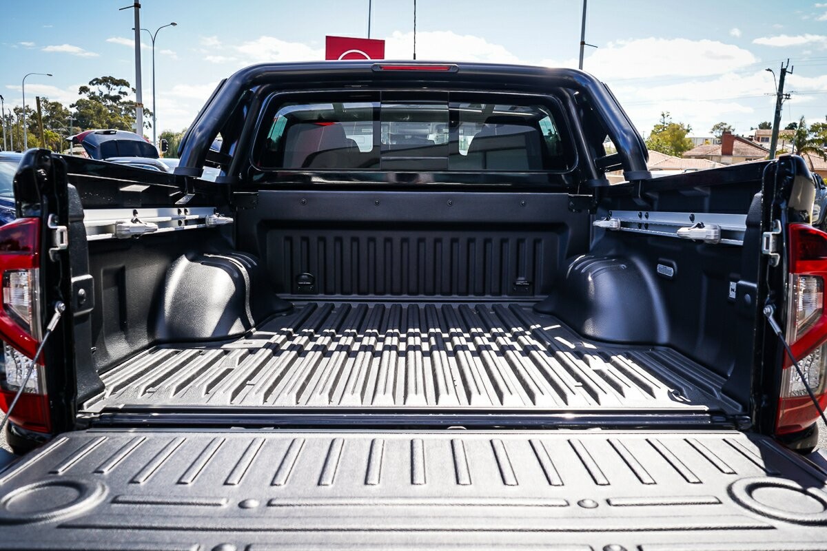 Nissan Navara image 4