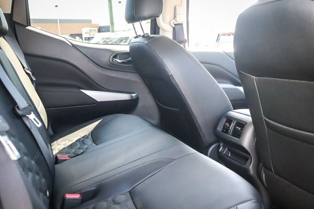 Nissan Navara image 4