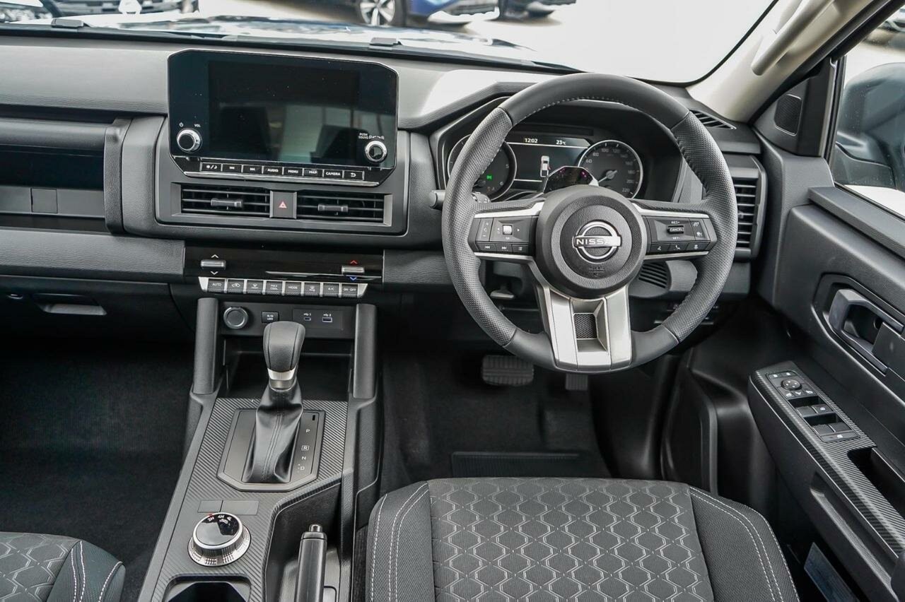 Nissan Navara image 2