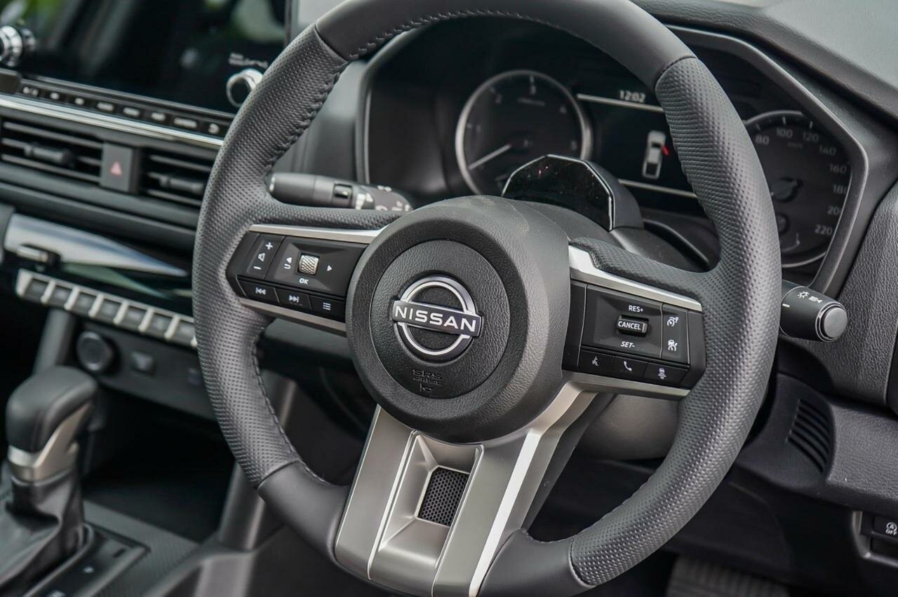 Nissan Navara image 4