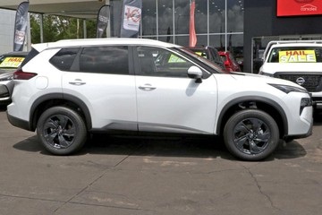 https://vehicle-cdn.autoleague.cloud/28159_3005645_5.jpg